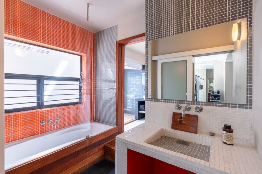 5 Bedroom Property for Sale in Fresnaye Western Cape